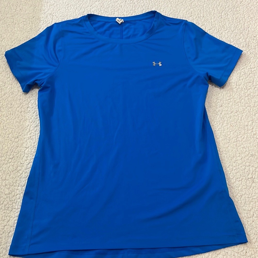 🟡🟡Women’s under armour T-shirt size med